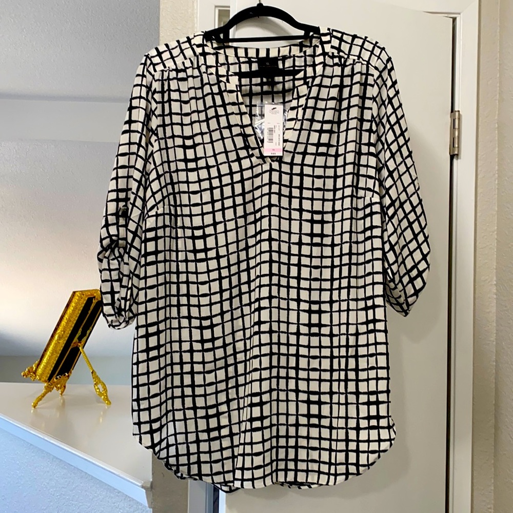 Brand New Black White pattern blouse.